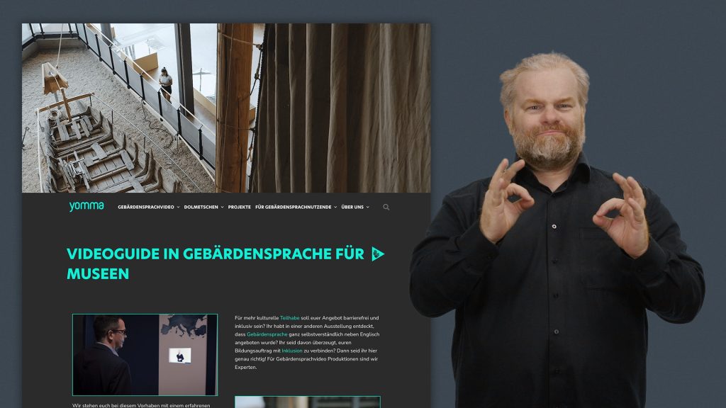 Gebärdensprachvideo mit taube Dolmetscher für Gebärdensprache vor einer barrierefreien Webseite, die den Regeln der BITV 2.0 entspricht. Es sind dort folgende barrierefreie Videos zu sehen: Navigation in DGS, Erklärung zur Barrierefreiheit in DGS und ein Inhaltsvideo in DGS.