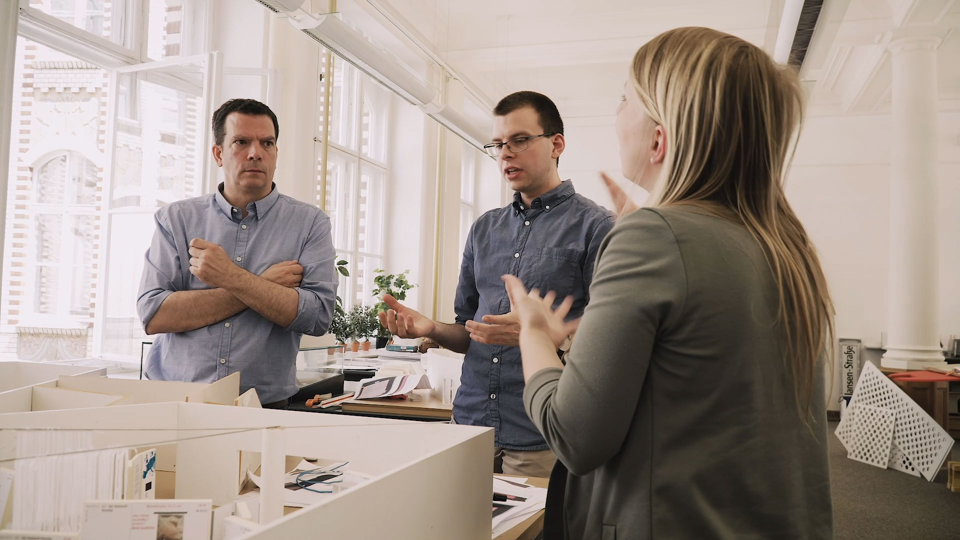 yomma –Gebärdensprachdolmetschen – professionell & zuverlässig Für Behörden, Veranstaltungen, Bildung, Arbeitswelt, private Anlässe und digitale Formate – vor Ort und online.